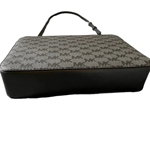 NWOT Michael Kors Jetset Crossbody - Picture 11 of 15